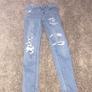 💍AMERICAN EAGLE LIGHT DENIM RIPPED SKINNY JEANS💍